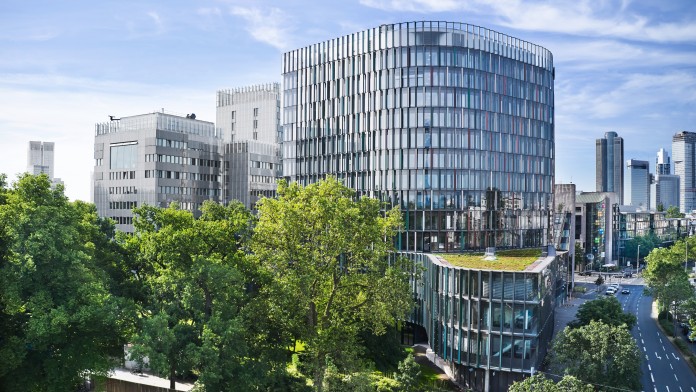 Blick auf die Westarkade der KfW