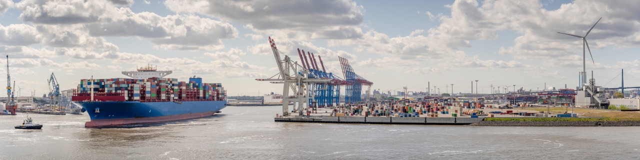 Panorama eines Containerterminals 