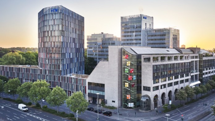 Drohnenaufnahmen des KFW Standorts Frankfurt am Main bei Sonnenuntergang