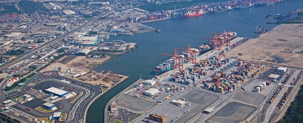 Überblick über Containerhafen Manzanillo Mexiko
