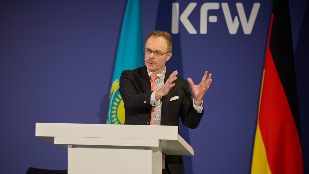 Dr Thomas Steffen spricht beim Kasachstan Investment Day