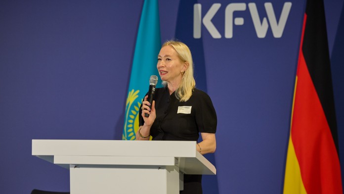 Ekatarina Galitsyna spricht beim Kasachstan Investment Day