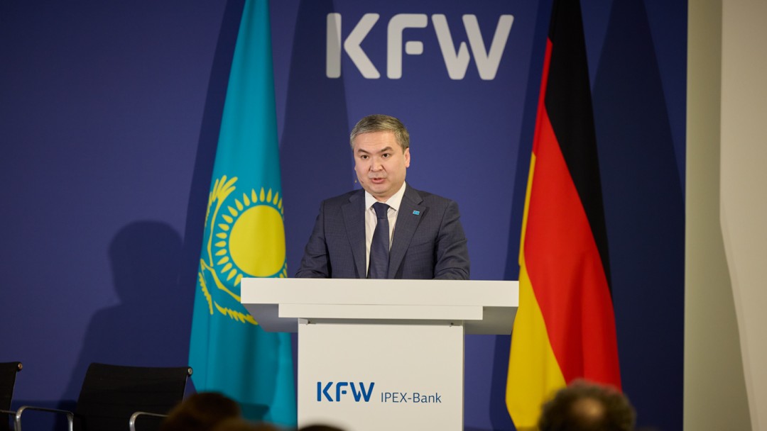 Yersaiyn Nagaspayev spricht beim Kasachstan Investment Day