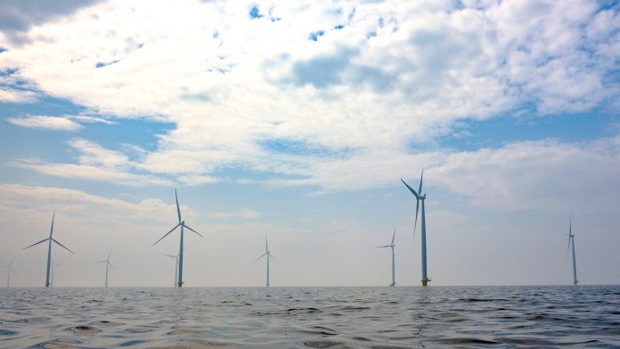 Wind turbines in an offshore windpark