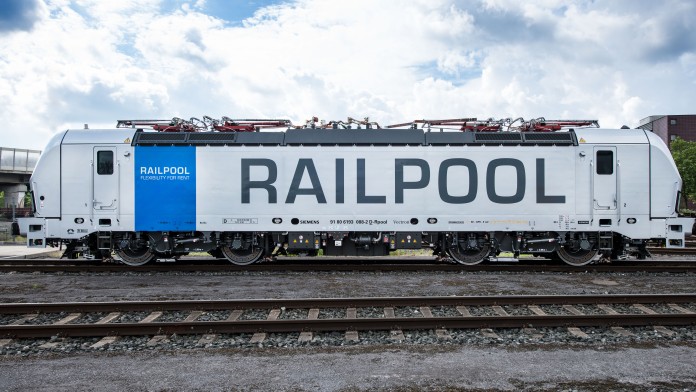Railpool Triebwagen von der Seite