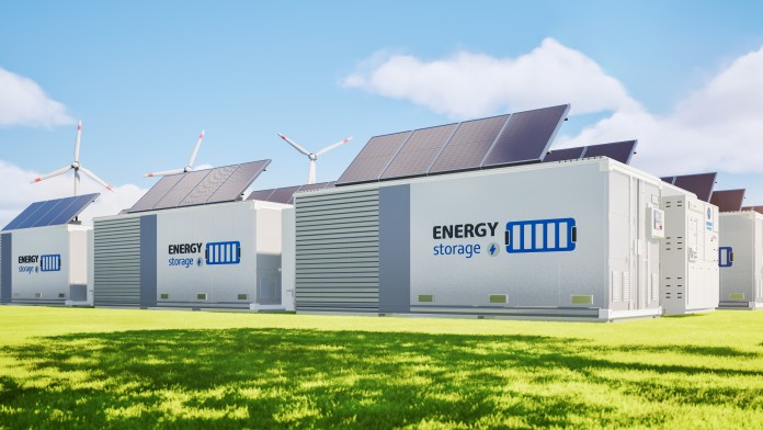 Gruppe von Energiespeichersystemen oder Batteriecontainereinheiten mit verschiedenen Energiequellen
