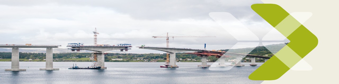 Neubau einer Brücke, Kräne im Hintergrund
