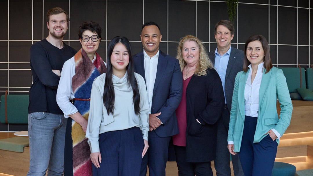A calendar with blue crosses and a green cross
